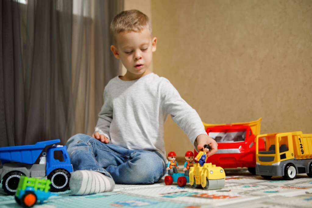 Jaka zabawka dla 2 letniego chłopca sprawdzi się podczas wspólnej zabawy?